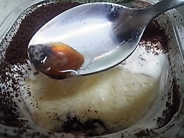 「ふわふわホイップのせティラミス氷」コーヒーソースとココアクッキーの層